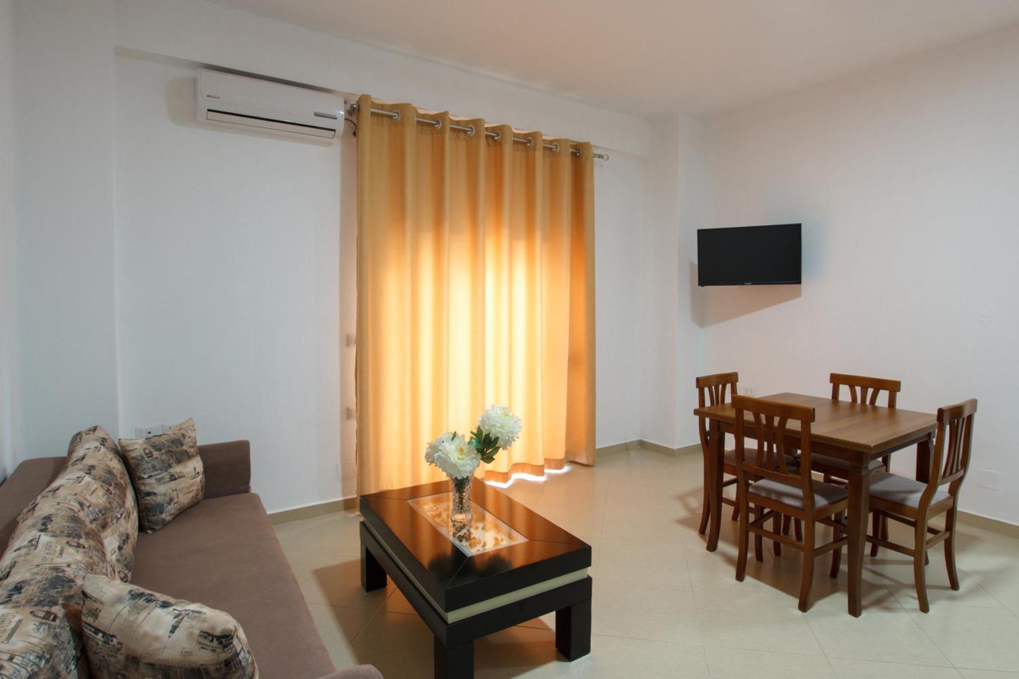 Grand Blue Aparthotel Саранде Екстериор снимка